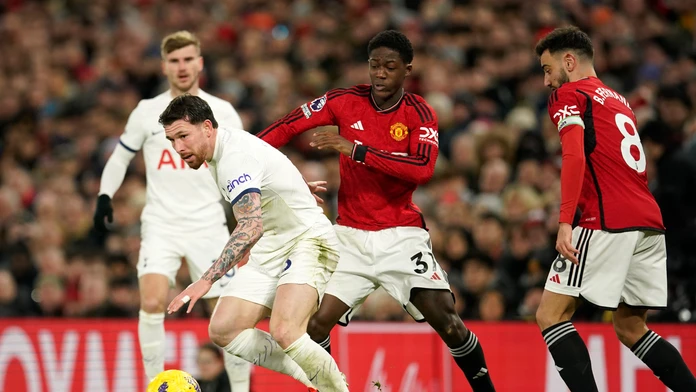 Manchester United dvakrát viedol, ale na výhru to nestačilo. Tottenham v šlágri vybojoval bod