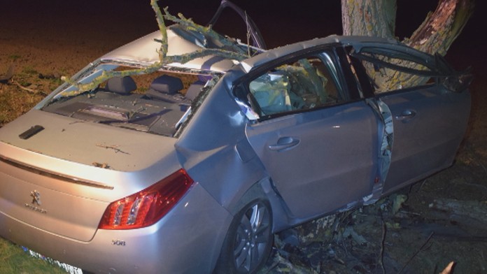 Vrak auta, v ktorom zahynul mladík.