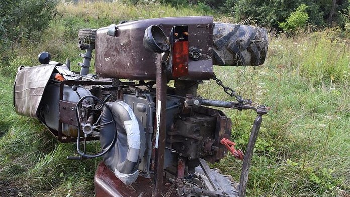 Obrovská tragédia v Poľsku: Traktor rozdrvil dôchodcu, spolujazdec stihol vyskočiť