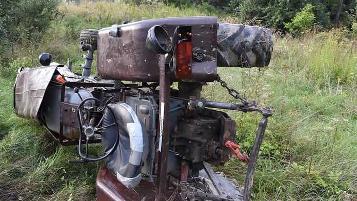 Obrovská tragédia v Poľsku: Traktor rozdrvil dôchodcu, spolujazdec stihol vyskočiť