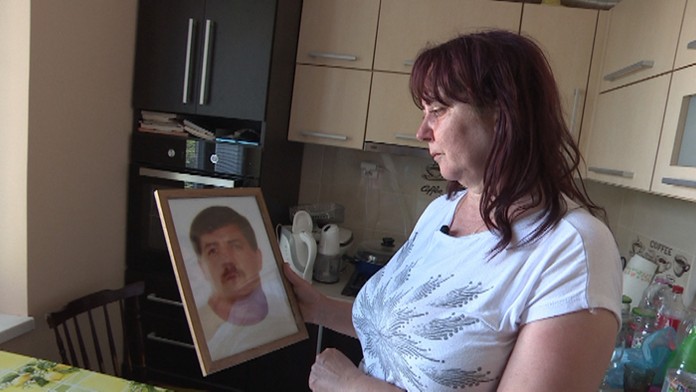 Vdova Jana Timlerová s manželovou fotografiou.