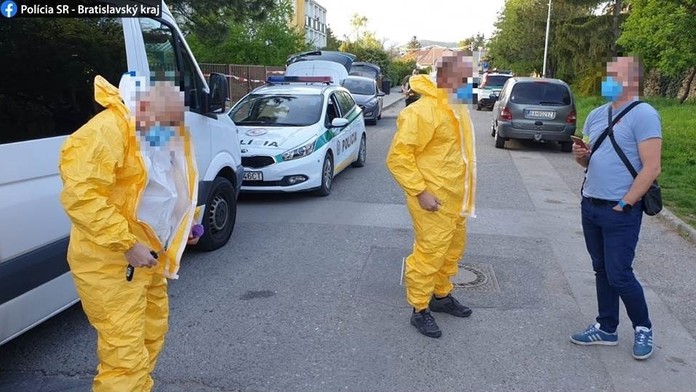 Francúz Romain Laurendeau získal 1. miesto v kategórii Dlhodobé projekty: Mladí ľudia sledujú futbalový zápas v kine v Alžíre.