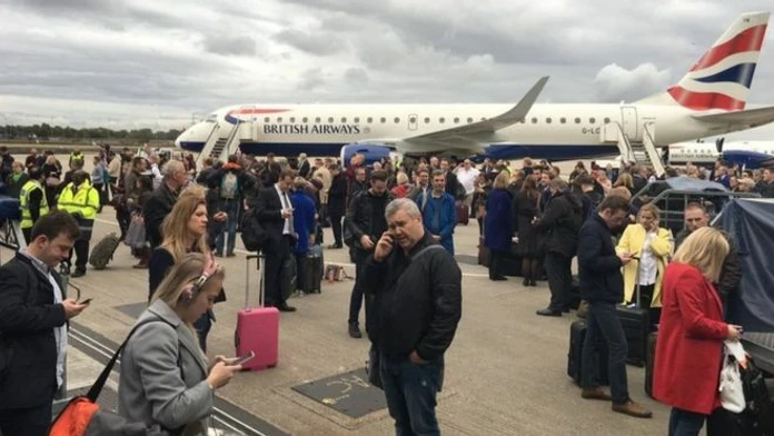 Poplach na londýnskom letisku. Evakuovali 500 ľudí