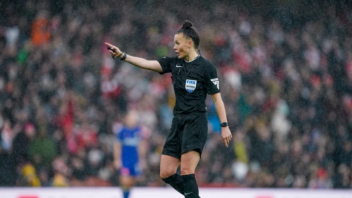 Ako prvá v histórii. Zápas Premier League povedie rozhodkyňa