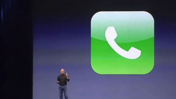 Steve Jobs predstavoval iPhone