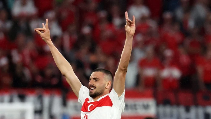 VIDEO: Sporné verdikty, gestá hráčov či bizarná snaha dostať sa k Ronaldovi. Euro prinieslo aj kontroverzie