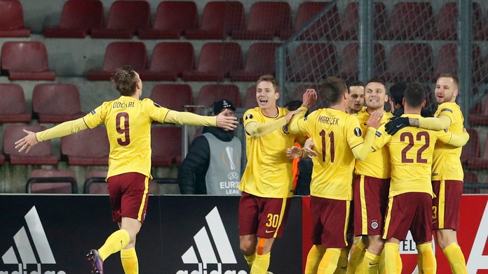 Radosť hráčov pražskej Sparty po strelení gólu do siete Southamptonu v zápase EL.