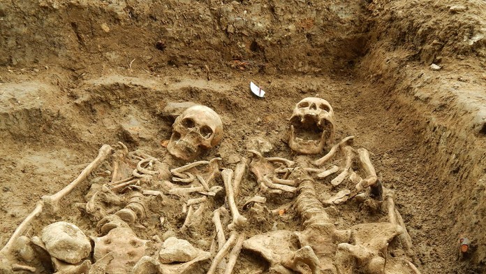 Zamilovaný pár našli archeológovia.