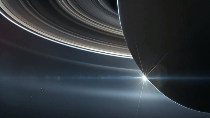 Život pri planéte Saturn.