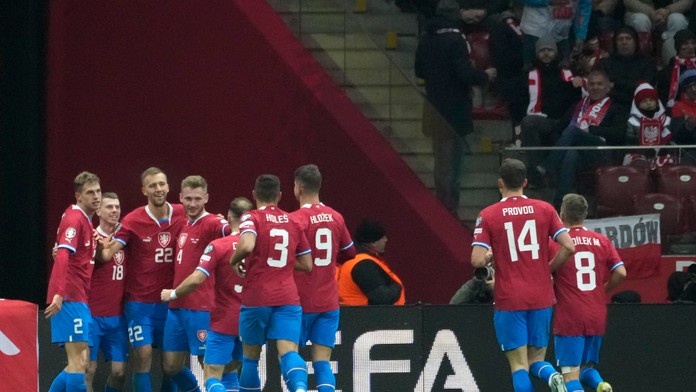 Komplikácie pred zápasom o postup. Traja českí reprezentanti sa bavili v klube, ihneď opustili zraz