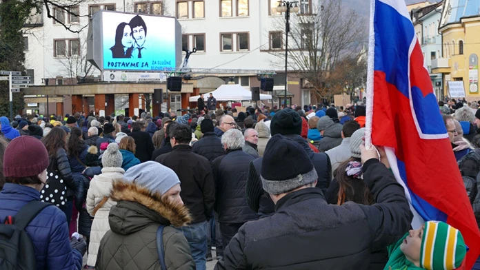Protestné zhromaždenie Za slušné Slovensko na Hlinkovom námestí v Žiline.