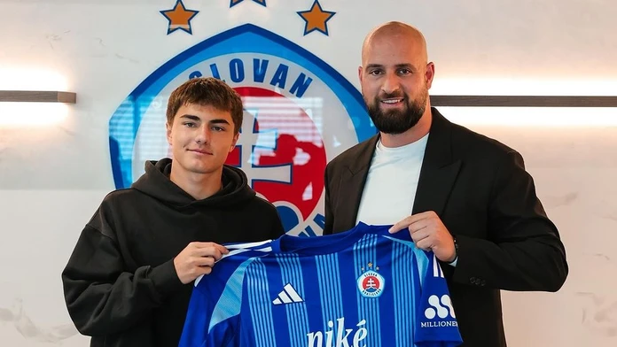 Slovan myslí aj na budúcnosť. S veľkým talentom podpísal profizmluvu