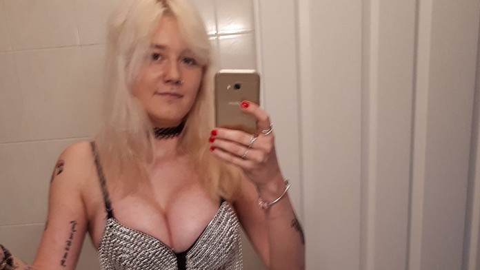 Mamička Tralyn so zosnulým synčekom Caiom. 