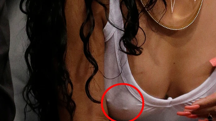 Rihanna a jej piersing.jpg