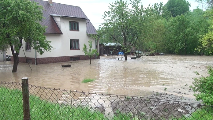 V obci Hatné dážď narobil neuveriteľné škody.