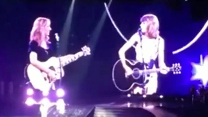 Lisa-Kudrow-taylor-swift.jpg
