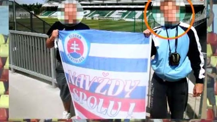 Tomáš hodil do davu delobuch. Hrozí mu 15 rokov basy.