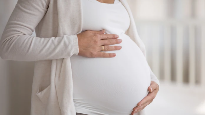 Tehotnú ženu trápili bolesti, no z nemocnice ju prepustili. Muž ju o dva dni našiel doma mŕtvu