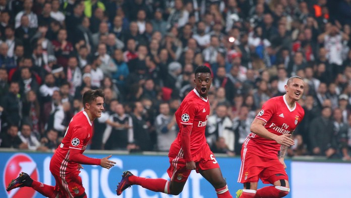 Eufória hráčov Benficy po góle Nélsona Semeda (v strede) do siete Besiktasu v zápase LM.