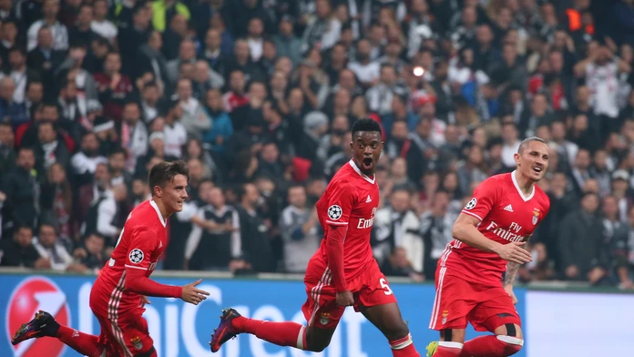 Eufória hráčov Benficy po góle Nélsona Semeda (v strede) do siete Besiktasu v zápase LM.