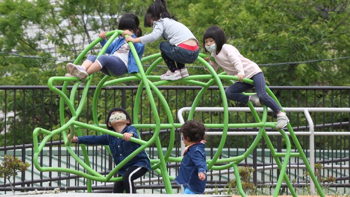 Horiaci kamión na D2.