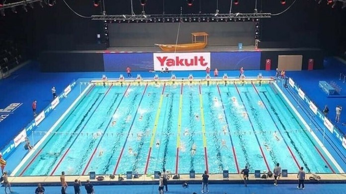 Krátky bazén na plaveckých MS v Abú Zabí.