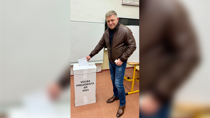 Svoj hlas odovzdal aj premiér. Robert Fico volil v Bratislave