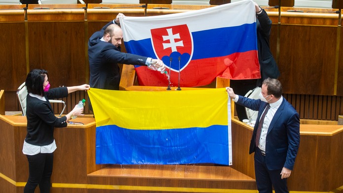 Potýčka v NR SR.