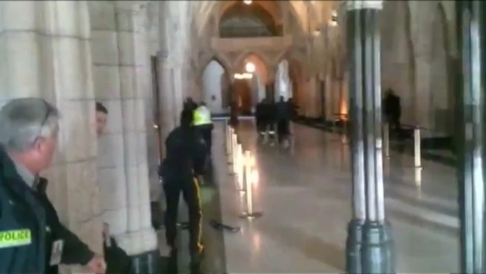 REUTERS_canada-attacksshooting-corridor_1812web_jpg_bez_watermarku_1.jpg