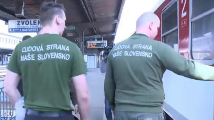 Kotlebove hliadky vo vlakoch