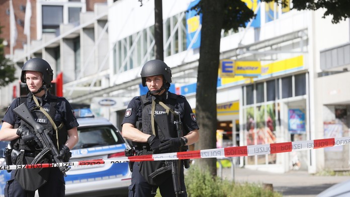 Policajti oblasť uzavreli.
