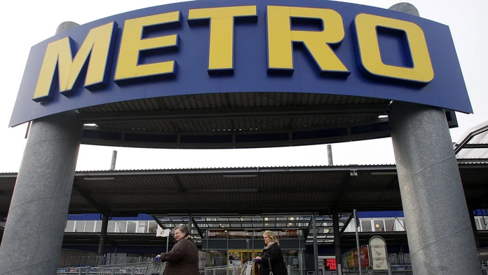 Pohľad na logo nemeckého maloobchodného reťazca Metro