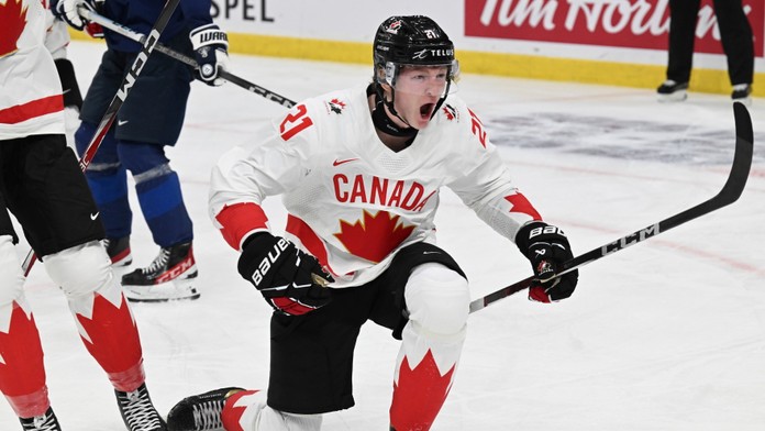 Owen Allard oslavuje po tom, ako strelil druhý gól