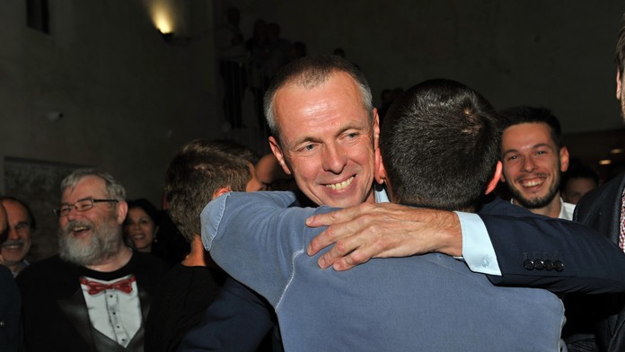 Peter Fiabáne reaguje na priebežné výsledky volieb.