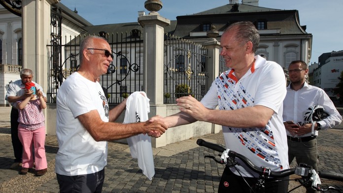 Prezident na bicykli.