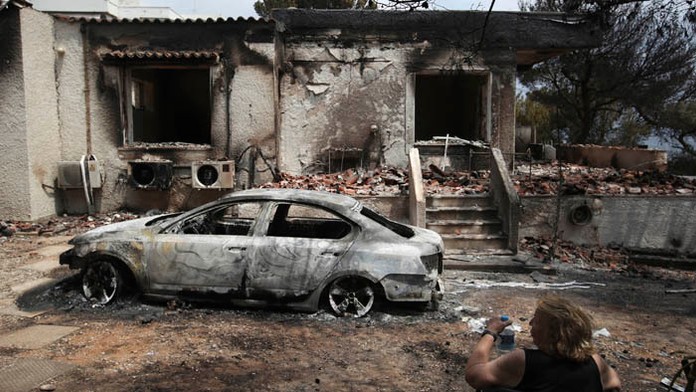 Lesné požiare v okolí gréckych Atén.
