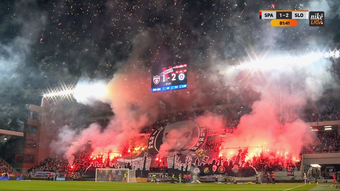 Výtržnosti z derby nebudú zadarmo: Spartak príde o tisíce a zatvoria mu časť tribúny