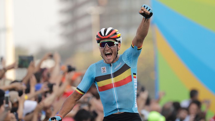 Greg Van Avermaet získal zlatú medailu v cyklistcikých pretekoch s hromadným štartom na LOH v Riu.