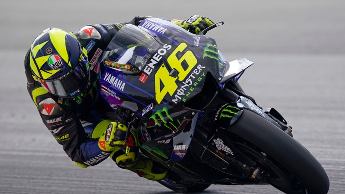 Talian Valentino Rossi na trati počas preteku triedy MotoGP na Veľkej cene Malajzie.