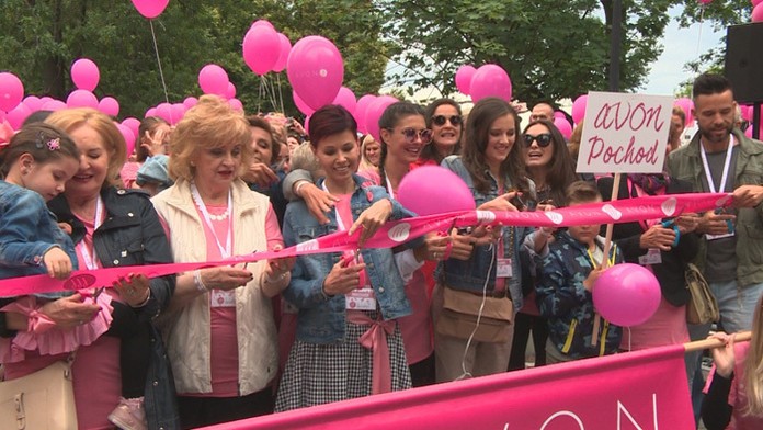 Ambasádorky AVON pochodu Za zdravé prsia.