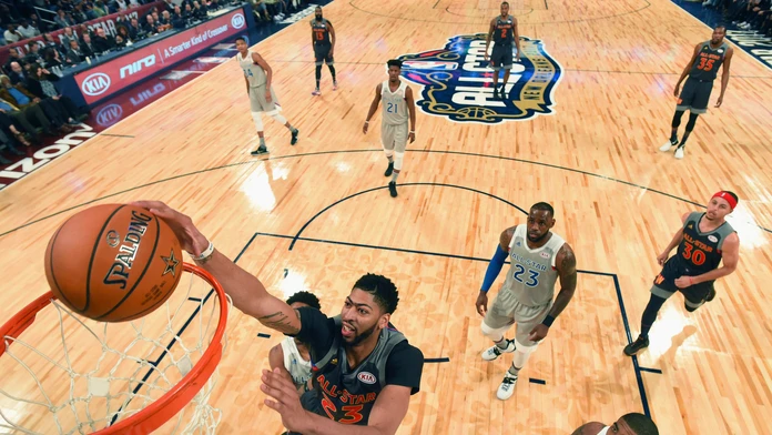 Anthony Davis predviedol aj niekoľko smečov.