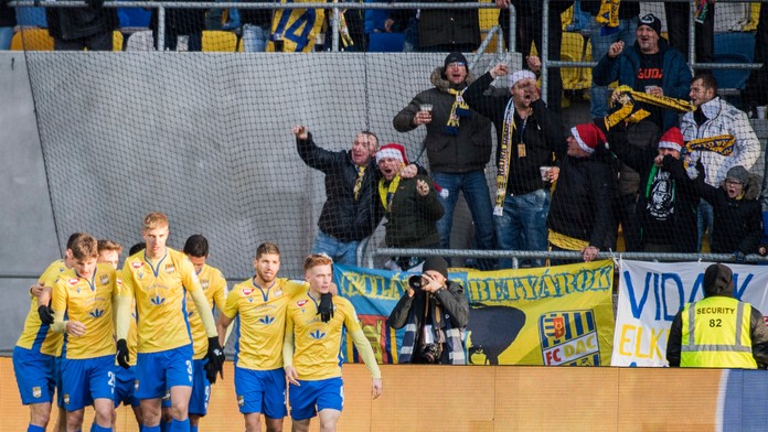 Juraj Milý z Košíc oslavuje gól v Trenčíne.