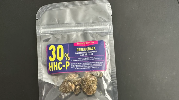 Na snímke je HHC-P, nová legálna droga mladých Slovákov.