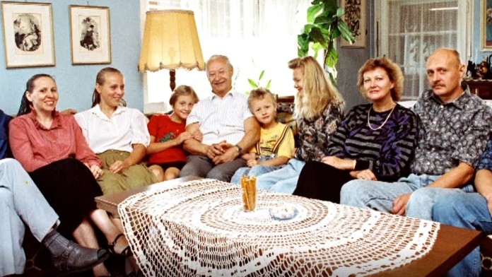 Alexander Dubček v kruhu svojej rodiny.