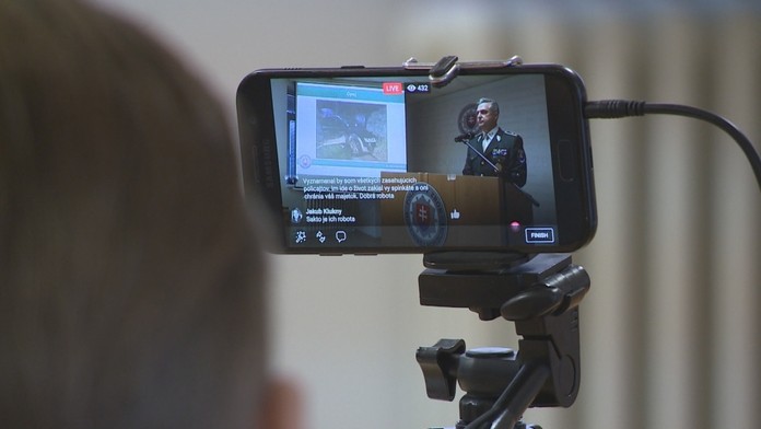 Prepadnutá zemina z hradného kopca