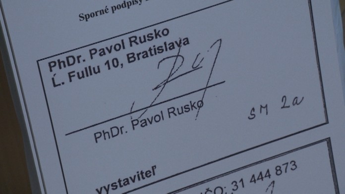 Sporné podpisy.