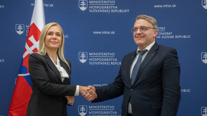 Denisa Saková a konateľ Porsche Werkzeugbau s.r.o. Pavol Turňa