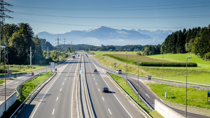 Dobrá správa pre motoristov. Obľúbená európska krajina začína s predajom elektronických diaľničných známok