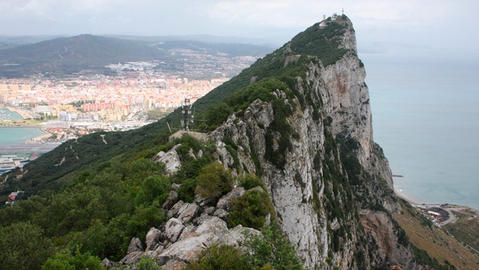 Pohľad na Gibraltár - zámorské územie Spojeného kráľovstva.
