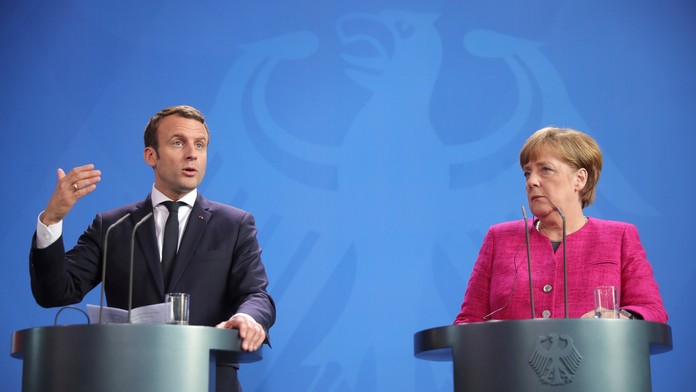 Nemecká kancelárka Angela Merkelová a francúzsky prezident Emmanuel Macron.